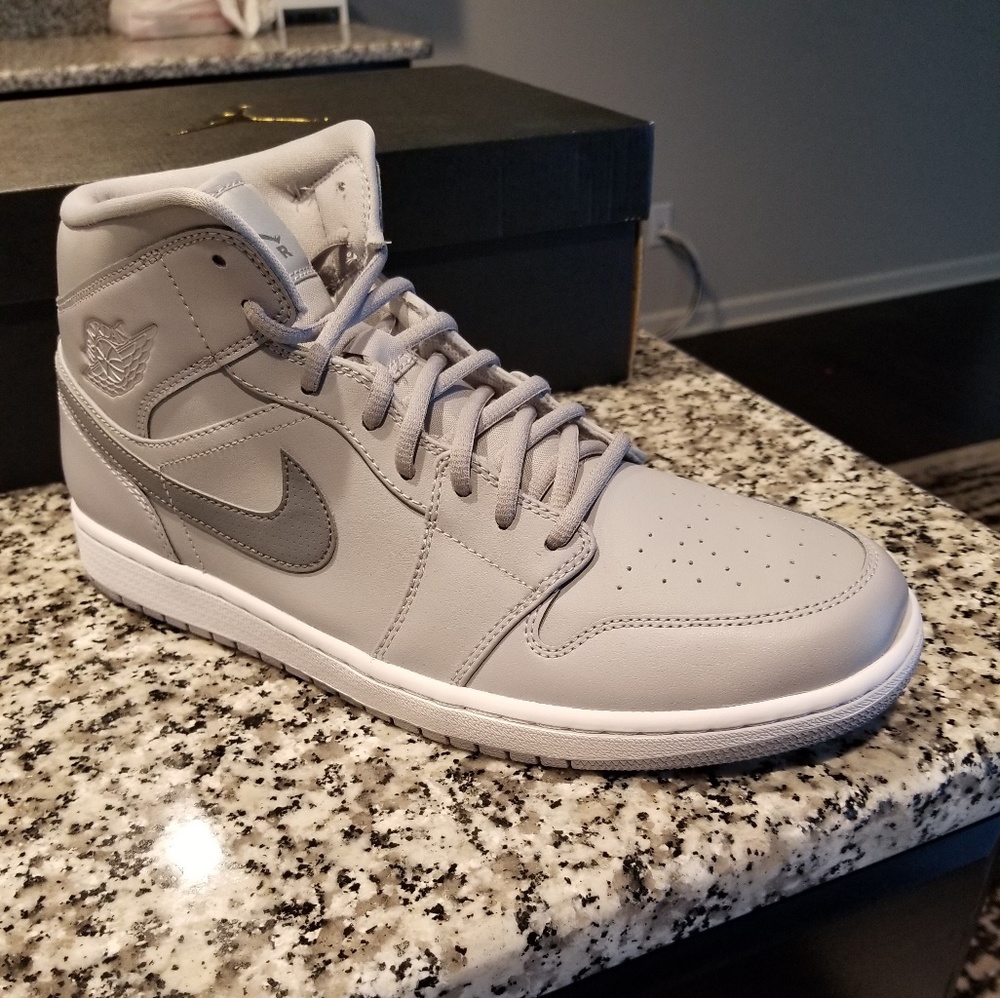 Air Jordan 1 MID